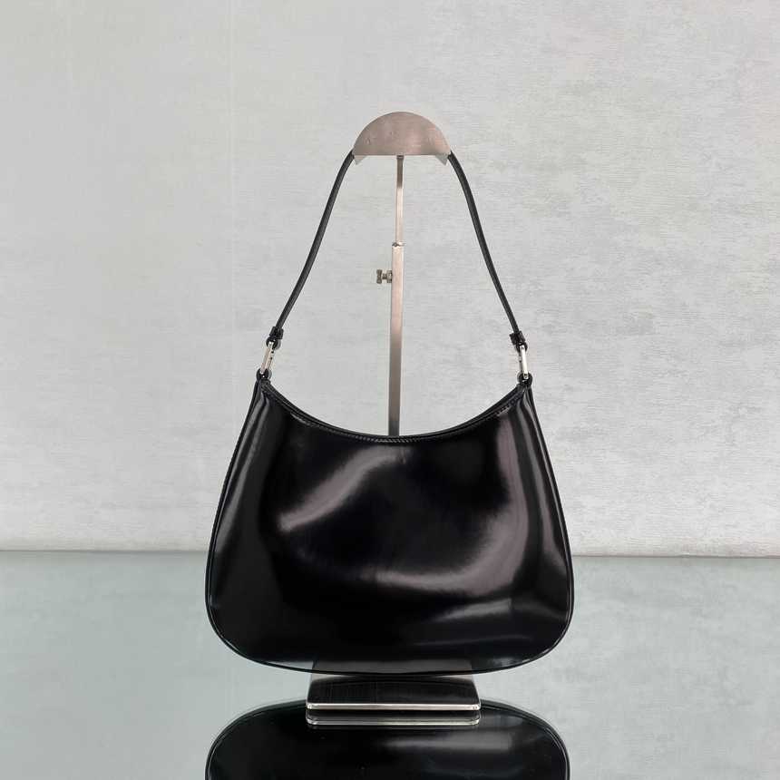 프라다 클레오백 27cm | 27 x 19 x 4.5cm