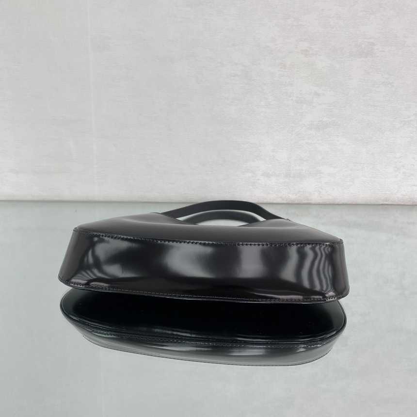 프라다 클레오백 27cm | 27 x 19 x 4.5cm