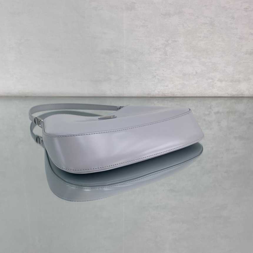 프라다 클레오백 27cm | 27 x 19 x 4.5cm