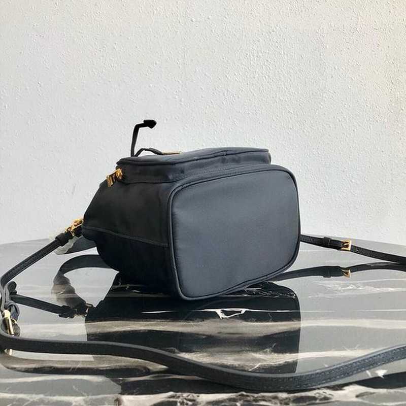 프라다 버킷백 1BH038 | 22 x 17.5 x 11cm