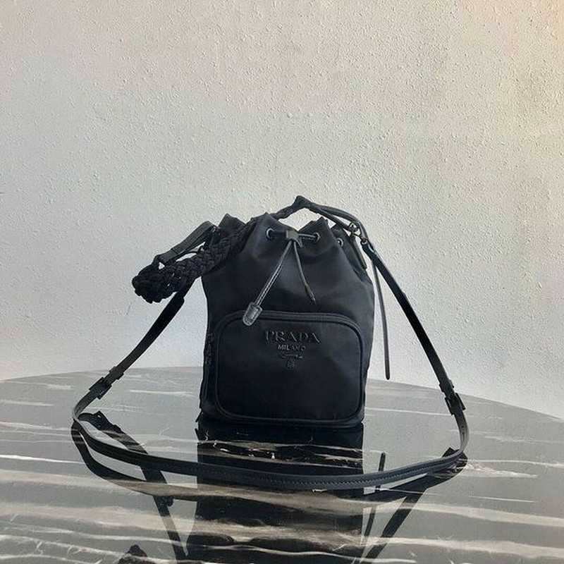 프라다 한정판 버킷백 1BH038 | 22 x 17.5 x 11cm