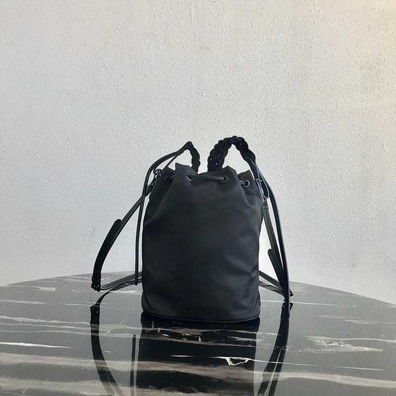 프라다 한정판 버킷백 1BH038 | 22 x 17.5 x 11cm