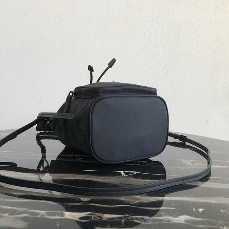 프라다 한정판 버킷백 1BH038 | 22 x 17.5 x 11cm