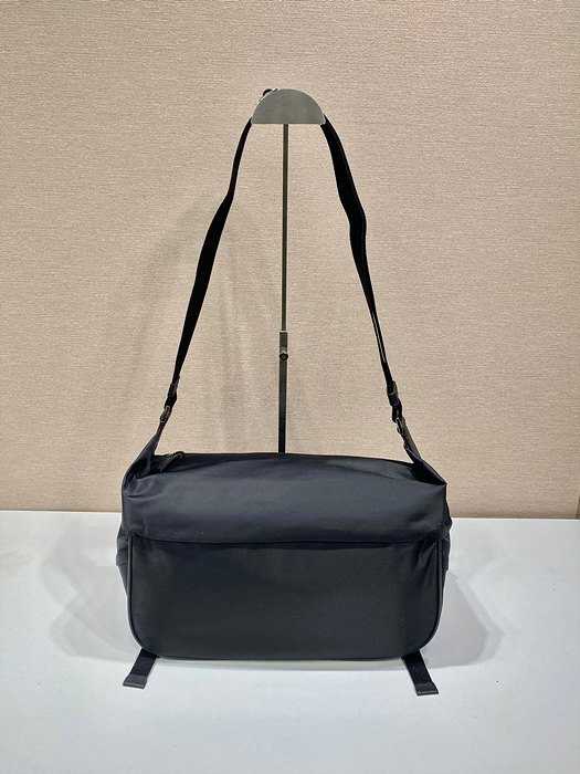 프라다 바이커백 라지 2vh991 | 32 x 18 x 16cm