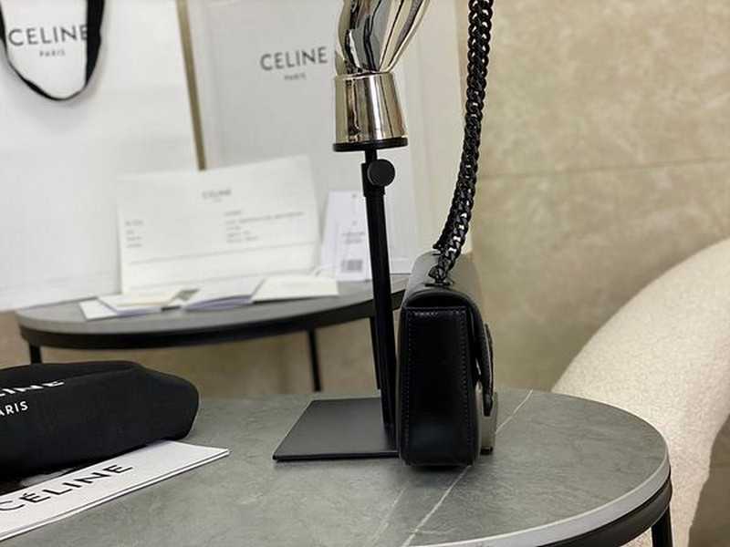 셀린느 퀴르 트리오페 블랙코팅 체인 숄더백 | ????????*????????*????????????