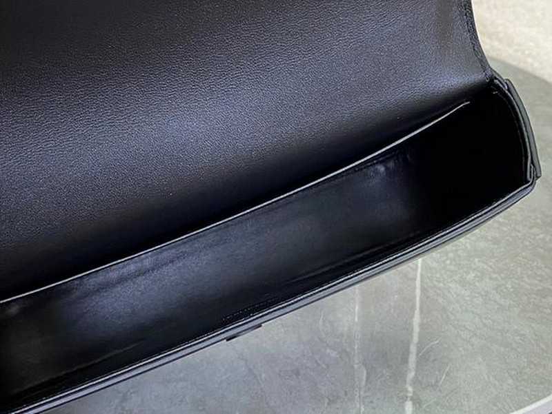 셀린느 퀴르 트리오페 블랙코팅 체인 숄더백 | ????????*????????*????????????