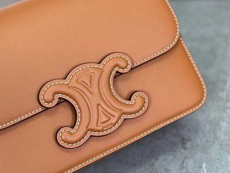 셀린느 트리오페 퀴르 숄더백 (틴/미디움) | 틴사이즈 18.5cm, 미디움 22.5cm