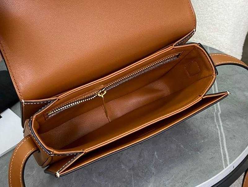 셀린느 트리오페 퀴르 숄더백 (틴/미디움) | 틴사이즈 18.5cm, 미디움 22.5cm