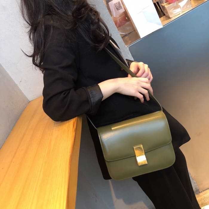 셀린느 클래식 박스 숄더백 미듐 | 24 x 18 x 7cm