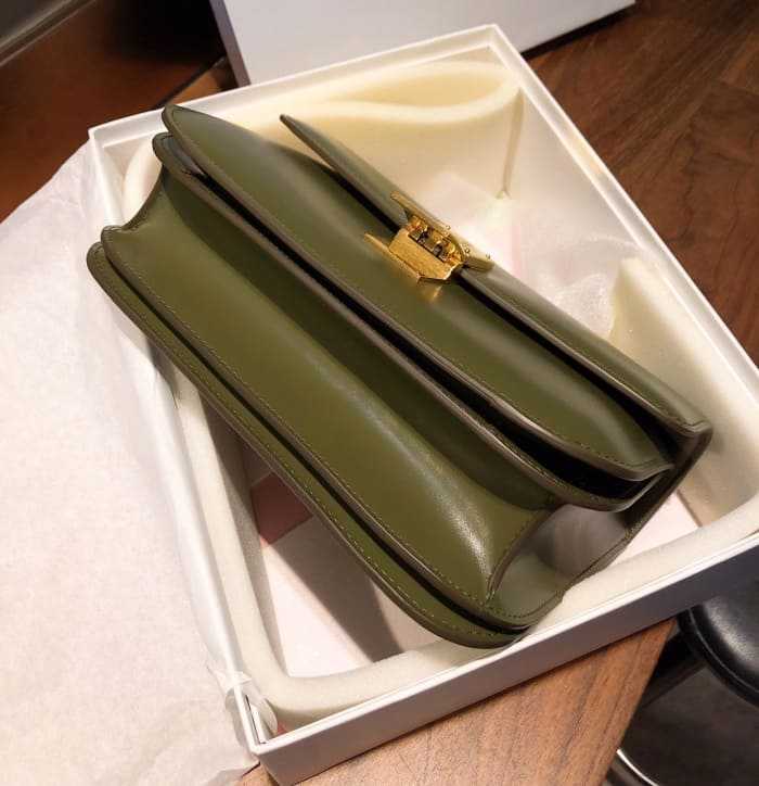 셀린느 클래식 박스 숄더백 미듐 | 24 x 18 x 7cm