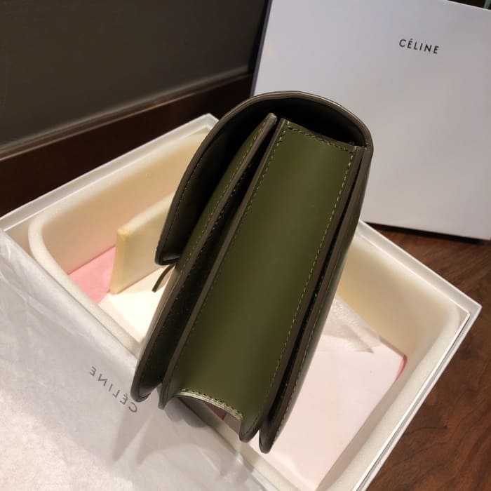 셀린느 클래식 박스 숄더백 미듐 | 24 x 18 x 7cm