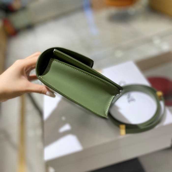 셀린느 클래식 박스백 틴 | 18.5 x 15.5 x 6cm