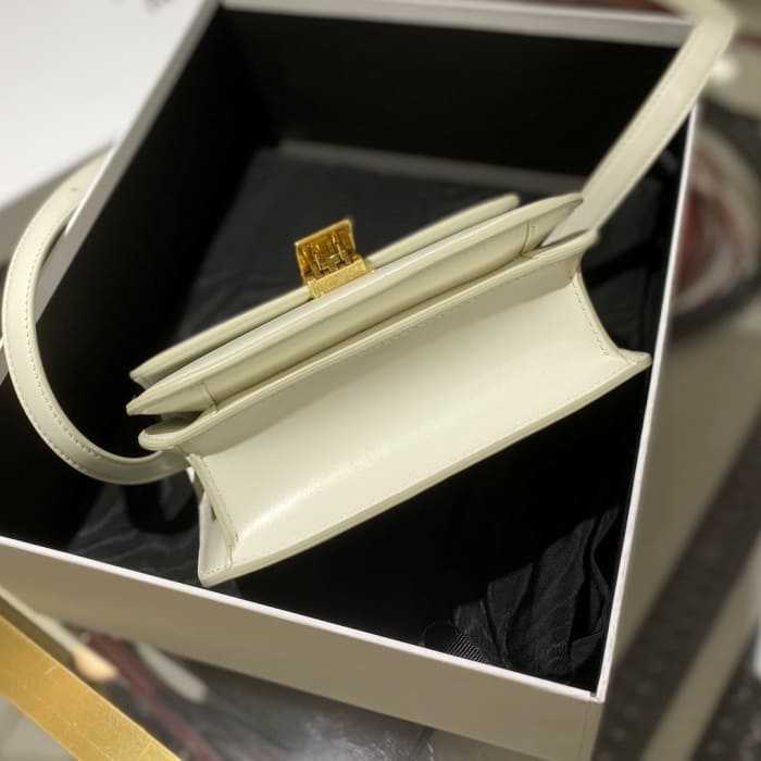 셀린느 클래식 박스백 틴 | 18.5 x 15.5 x 6cm