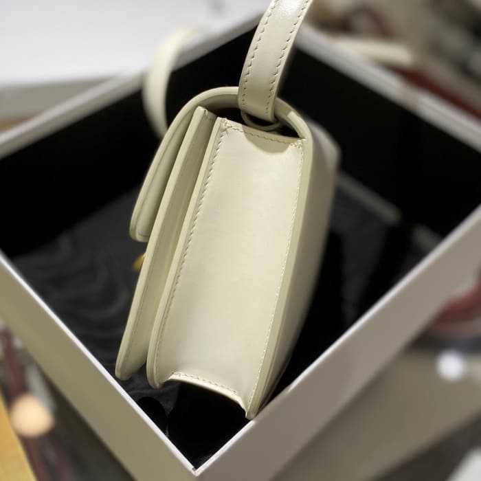 셀린느 클래식 박스백 틴 | 18.5 x 15.5 x 6cm