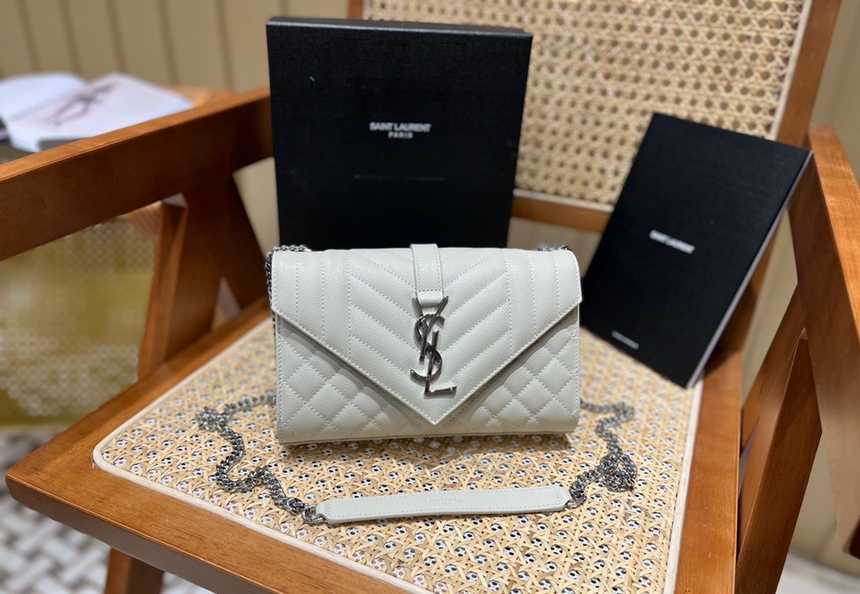 입생로랑 엔벨로프 숄더백 스몰 526286 | 21 x 13 x 6cm