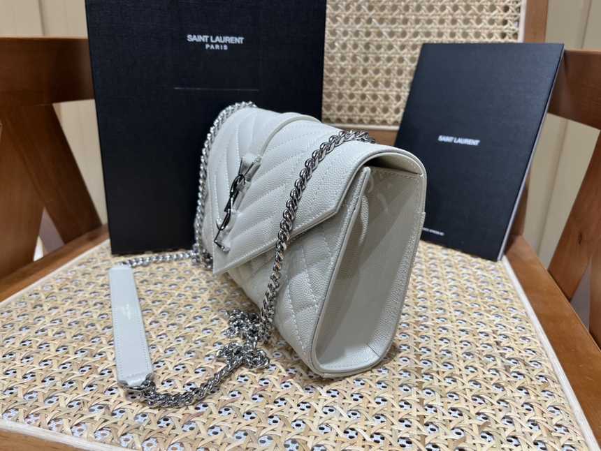 입생로랑 엔벨로프 숄더백 스몰 526286 | 21 x 13 x 6cm