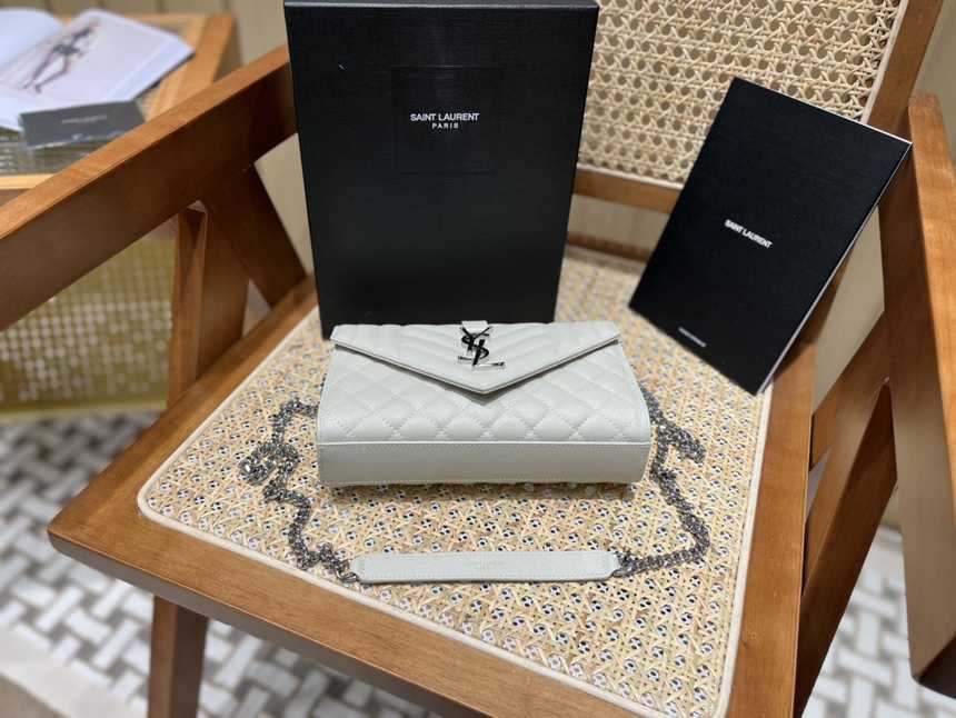 입생로랑 엔벨로프 숄더백 스몰 526286 | 21 x 13 x 6cm