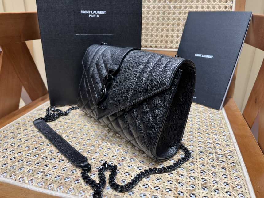 입생로랑 엔벨로프 숄더백 스몰 526286 | 21 x 13 x 6cm