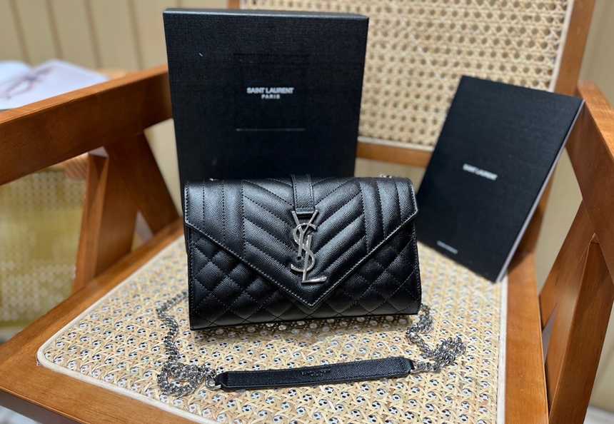 입생로랑 엔벨로프 숄더백 스몰 526286 | 21 x 13 x 6cm