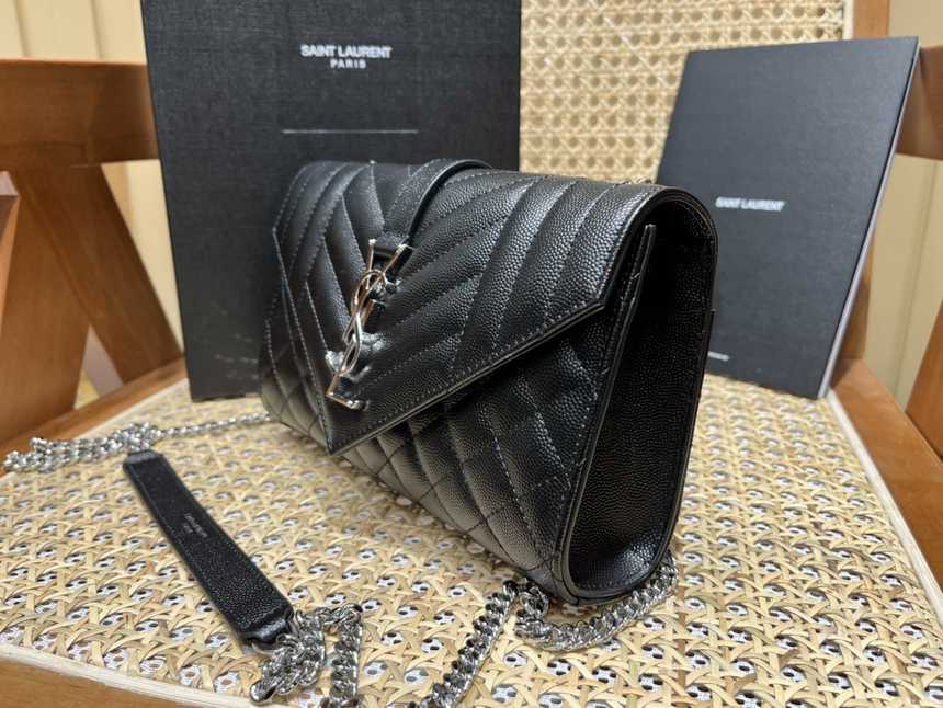 입생로랑 엔벨로프 숄더백 스몰 526286 | 21 x 13 x 6cm