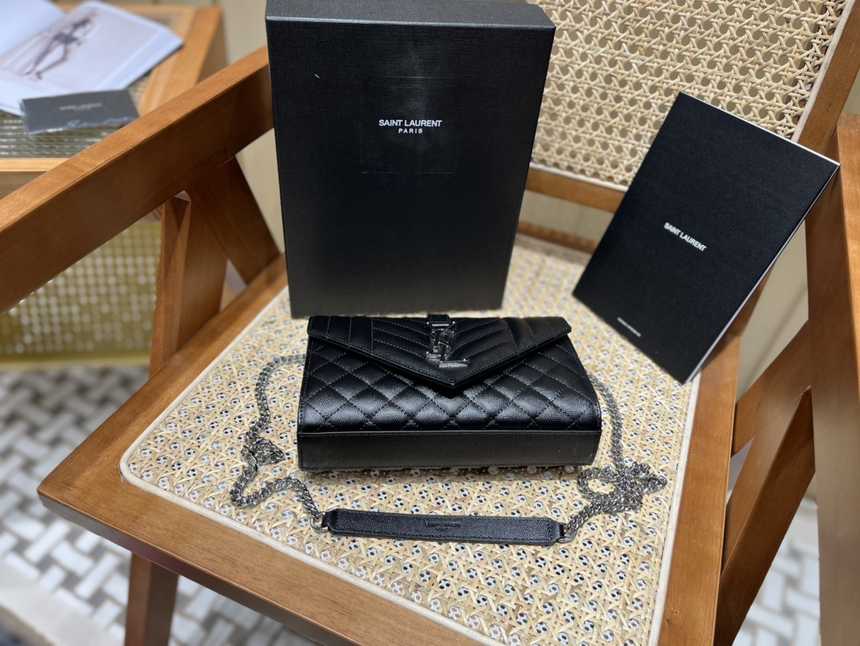 입생로랑 엔벨로프 숄더백 스몰 526286 | 21 x 13 x 6cm