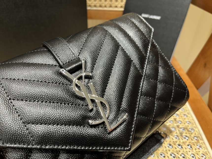 입생로랑 엔벨로프 숄더백 스몰 526286 | 21 x 13 x 6cm
