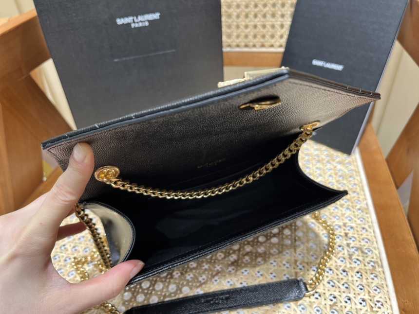 입생로랑 엔벨로프 숄더백 스몰 526286 | 21 x 13 x 6cm