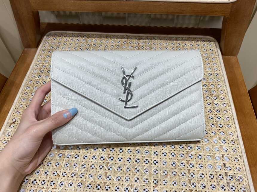 입생로랑 엔벨로프 체인 숄더백 377828 | 22.5 x 14 x 4cm