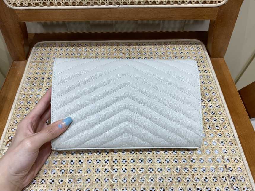 입생로랑 엔벨로프 체인 숄더백 377828 | 22.5 x 14 x 4cm