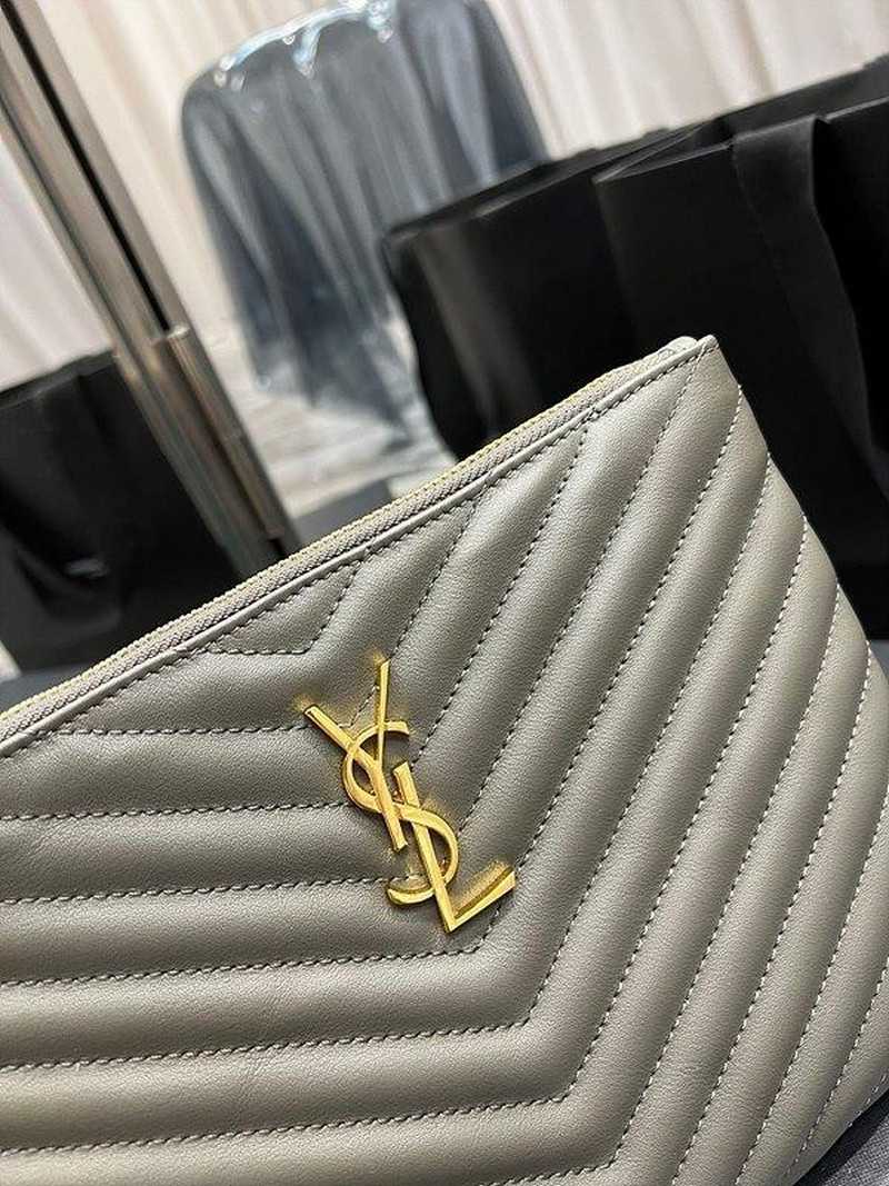 입생로랑 모노그램 마틀라세 클러치백 스몰 379039 | 24 x 17.5 x 1.5cm