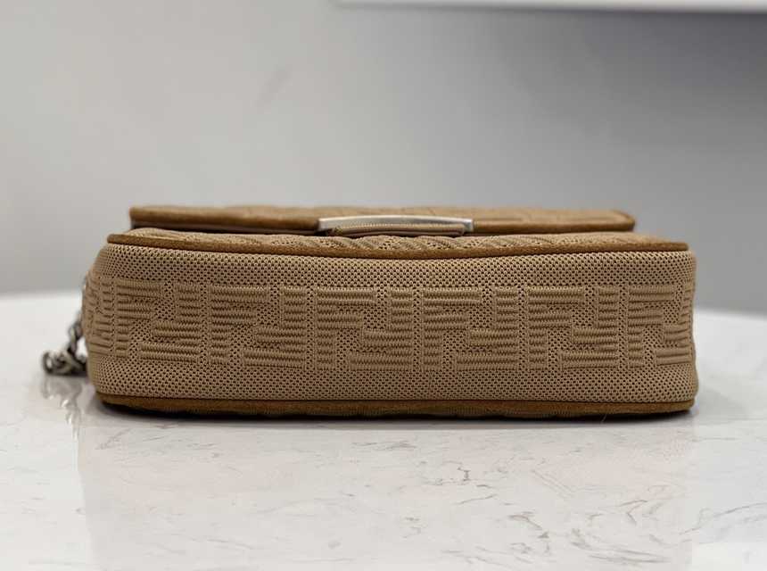 펜디 패브릭 바게트 체인백 | 24 x 14.5 x 7cm