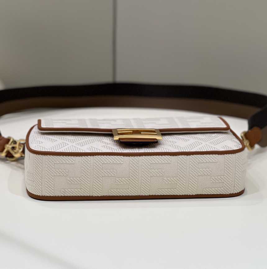 펜디 패브릭 바게트 백 | 27 x 14 x 6cm