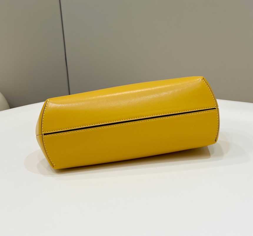 펜디 퍼스트백 스몰 | 26 x 18 x 9.5cm