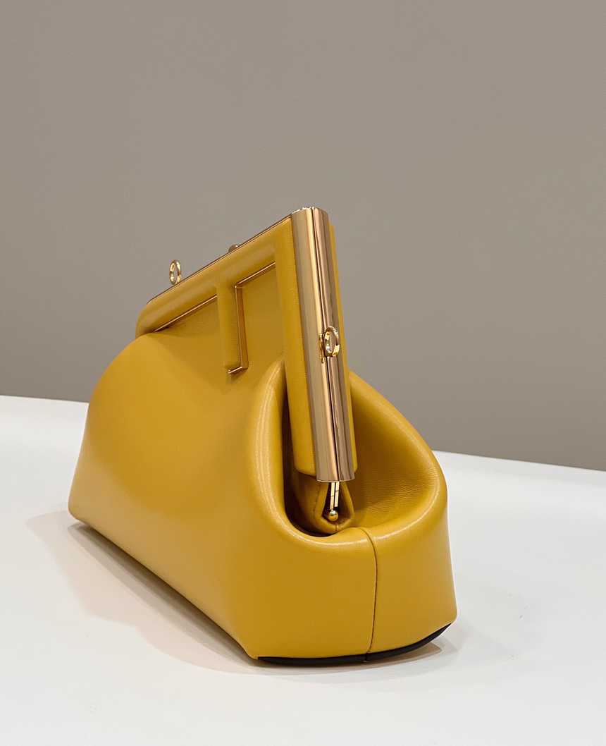 펜디 퍼스트백 스몰 | 26 x 18 x 9.5cm