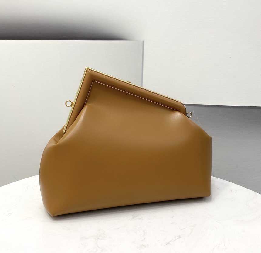 펜디 퍼스트백 미디움 | 32.5 x 15 x 23.5cm
