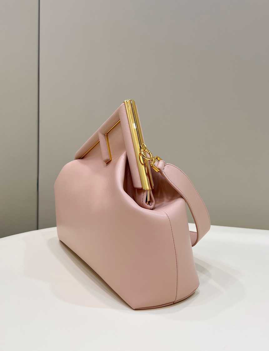 펜디 퍼스트백 미디움 | 32.5 x 15 x 23.5cm