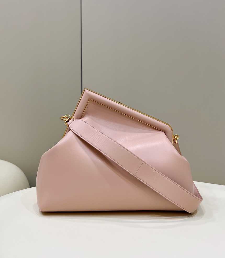 펜디 퍼스트백 미디움 | 32.5 x 15 x 23.5cm