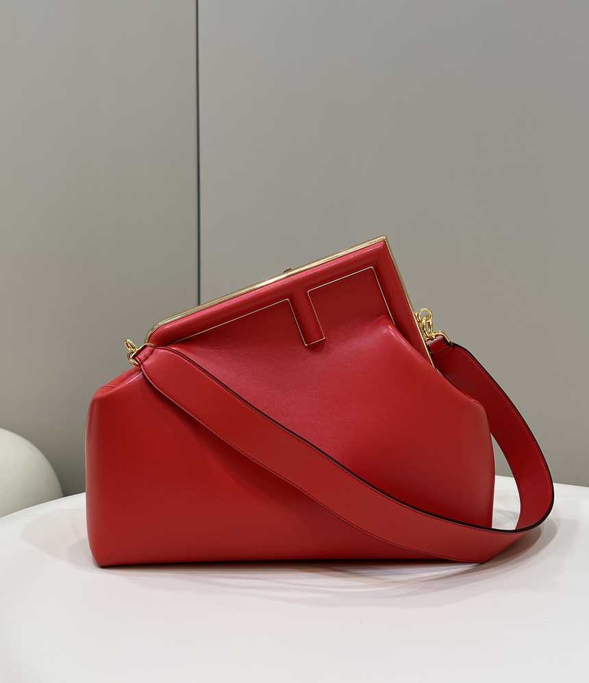펜디 퍼스트백 미디움 | 32.5 x 15 x 23.5cm