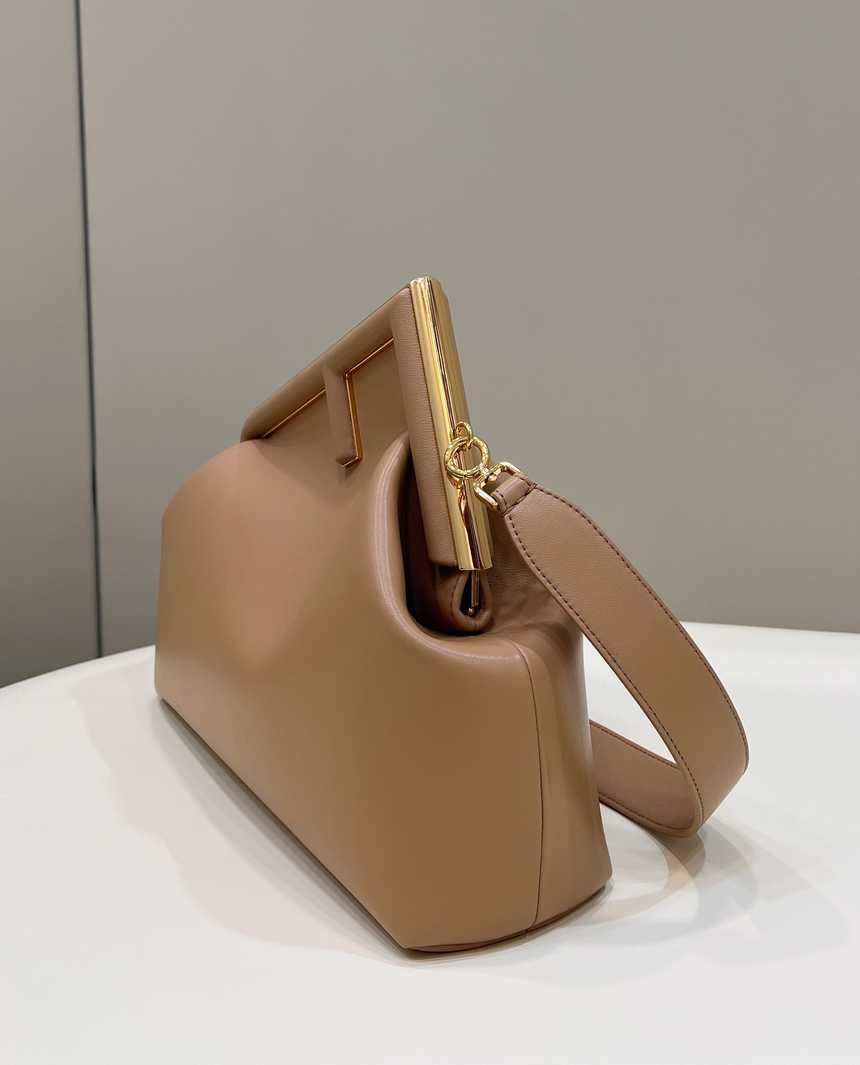 펜디 퍼스트백 미디움 | 32.5 x 15 x 23.5cm