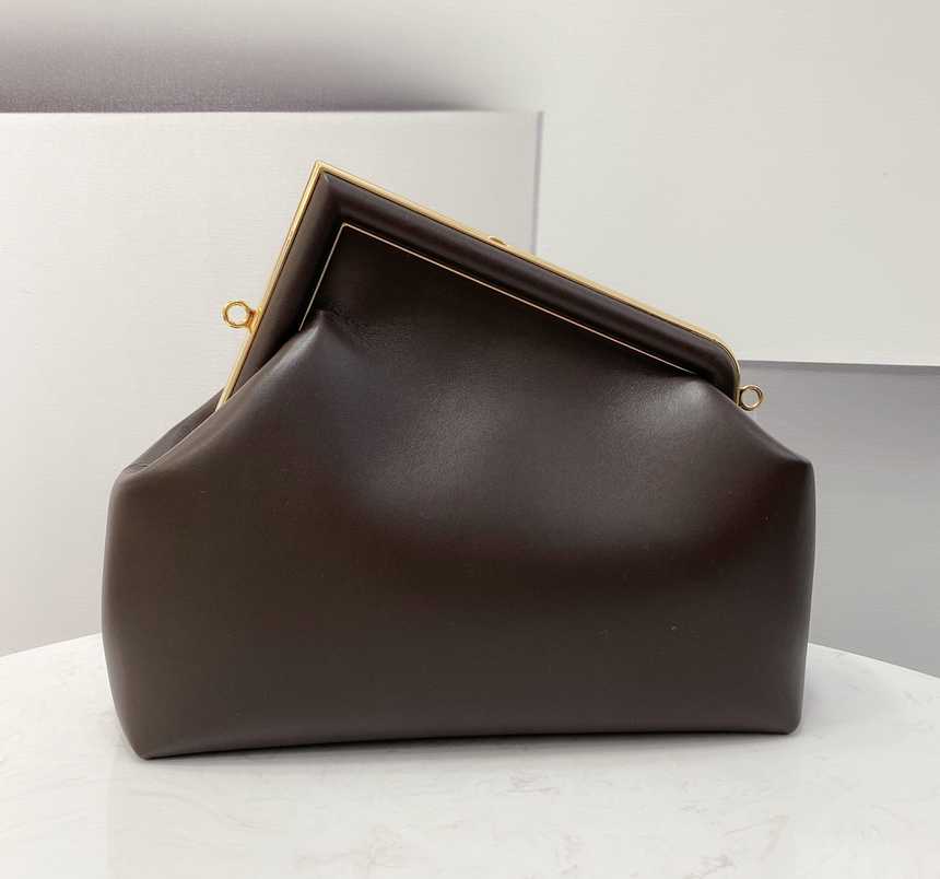 펜디 퍼스트백 미디움 | 32.5 x 15 x 23.5cm