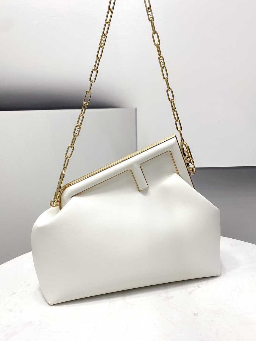 펜디 퍼스트백 미디움 | 32.5 x 15 x 23.5cm