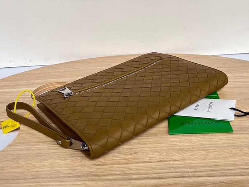 보테가 클래식 인트레치아토 클러치백 693675 | 27.5 x 20.5 x 2cm