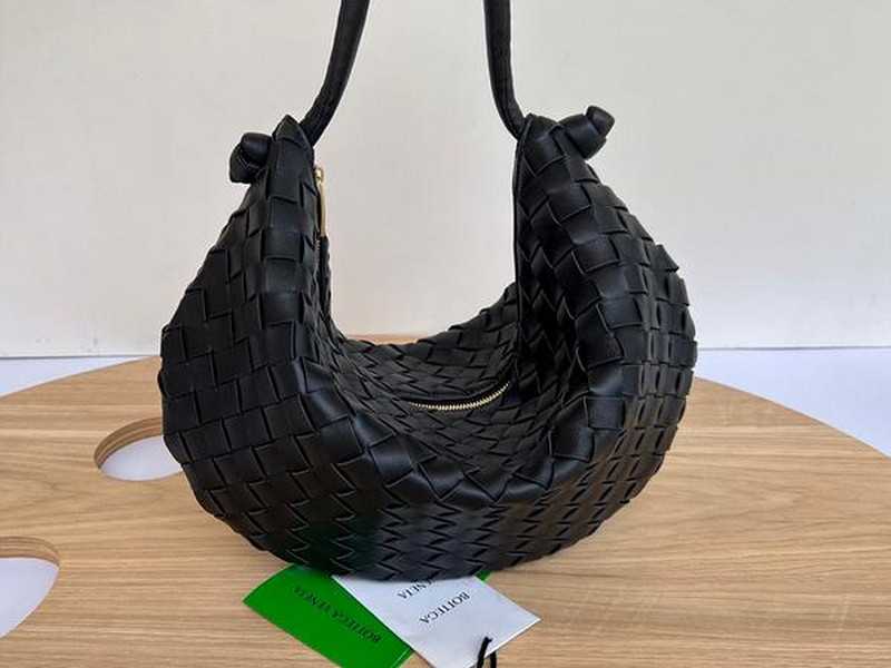 보테가 턴백 미디움 701024 | 40 x 24 x 3cm