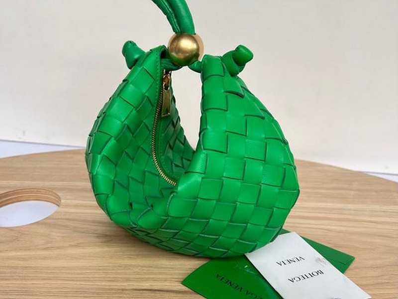 보테가 턴백 701023 | 29 x 19 x 3cm
