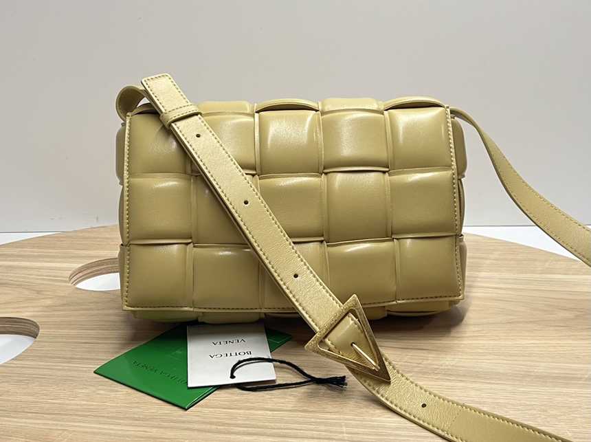 보테가 패딩 카세트백 | 26 x 18 x 8cm