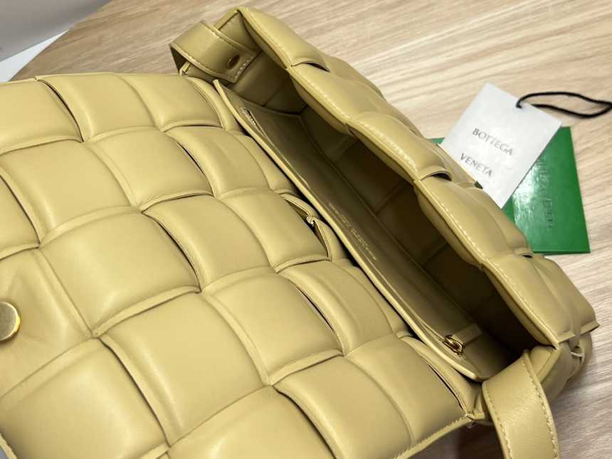 보테가 패딩 카세트백 | 26 x 18 x 8cm