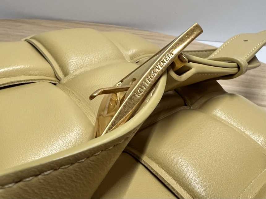 보테가 패딩 카세트백 | 26 x 18 x 8cm