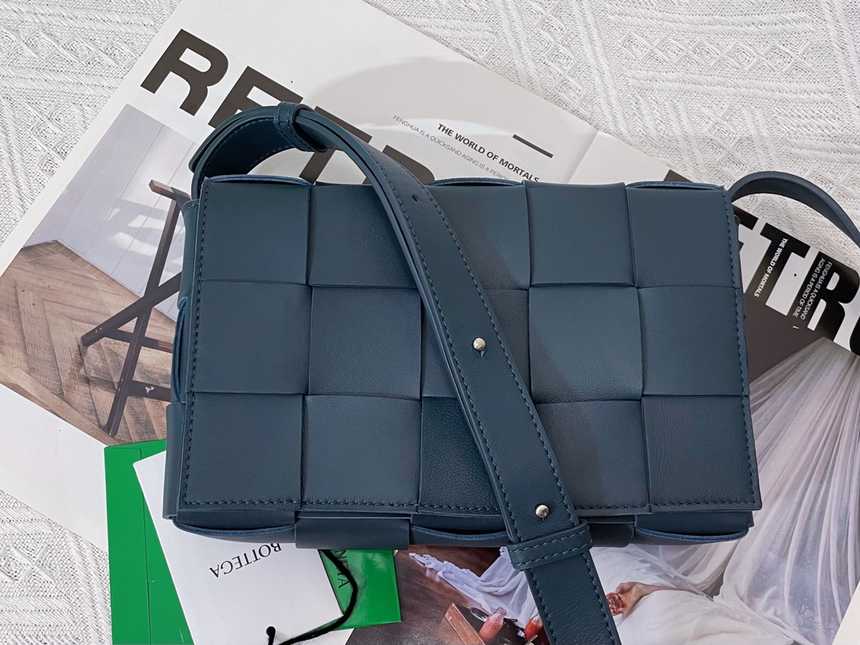 보테가 카세트백 | 23 x 15 x 6cm