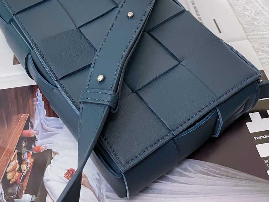 보테가 카세트백 | 23 x 15 x 6cm