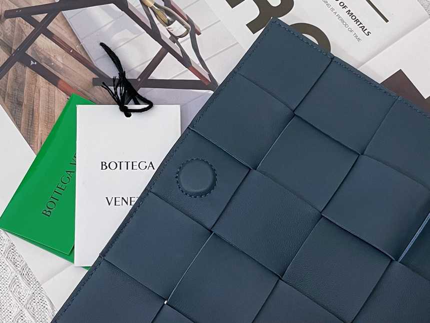 보테가 카세트백 | 23 x 15 x 6cm